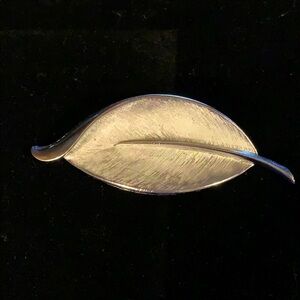 Trafari Vintage Textured Leaf Silver Brooch